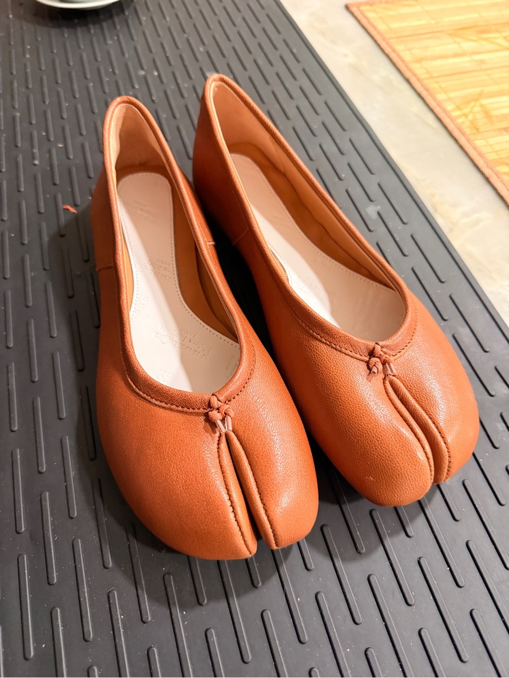 Maison Martin Margiela Split-Toe Leather Flats in Cognac Brown